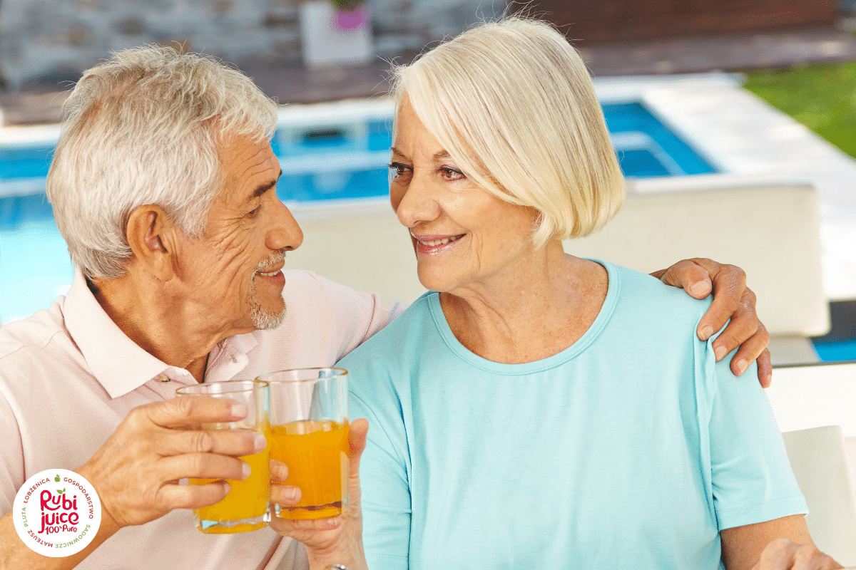 Sok dla seniora - Wraz z wiekiem ważne jest, aby pozostać nawodnionym i odżywionym pokarmami bogatymi w składniki odżywcze
