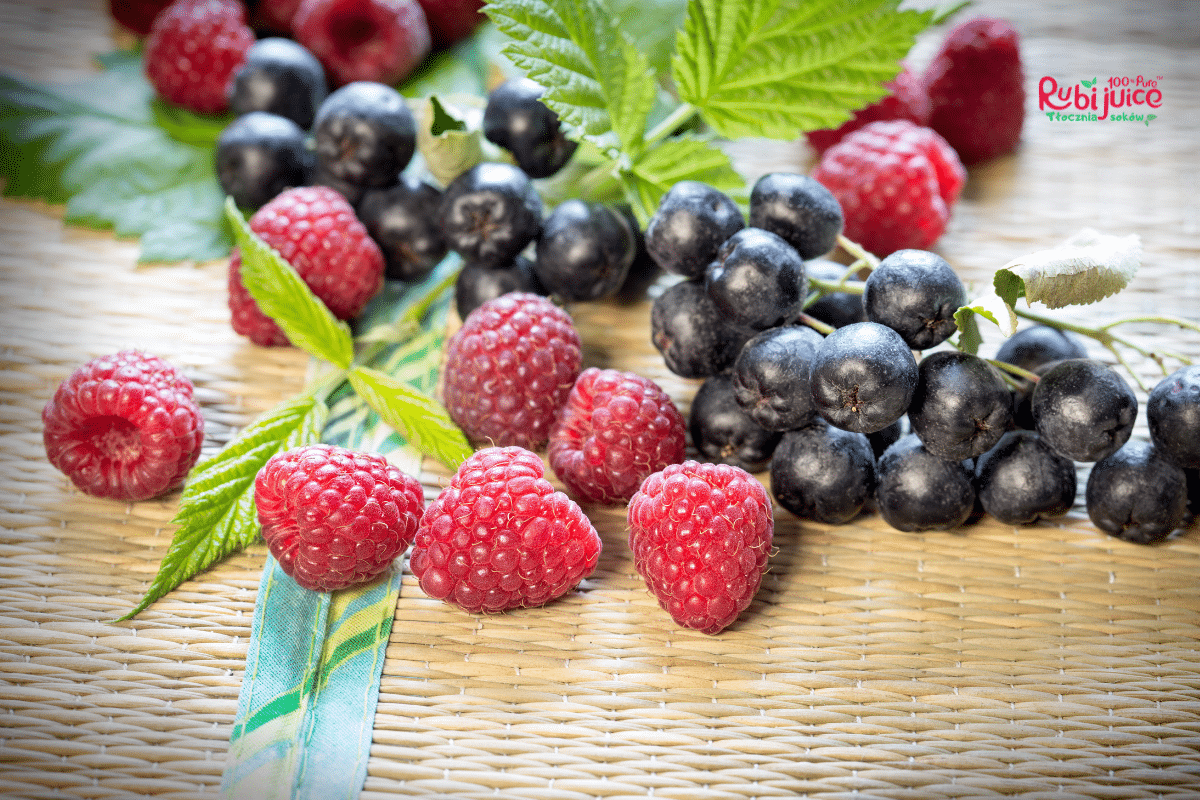 zimowe soki, soki na odporność, naturalne soki zimą, soki Rubi Juice, odporność zimą, co pić na przeziębienie, sok z czarnej porzeczki, sok jabłko–malina, naturalna witamina C